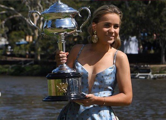 Софья Кенин: фото в купальнике (Инстаграм) Софья Кенин: фото в купальнике (Инстаграм)