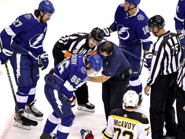 Хара ударил клюшкой Кучерова, но «Тампа» все равно победила (голы, видео)