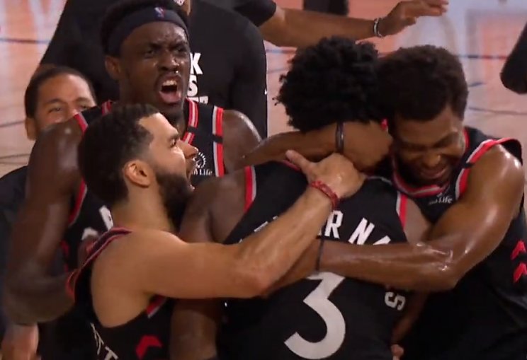 «Торонто» чудом спас матч против «Бостона» за 0,5 секунды (Видео)