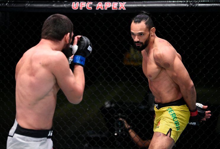 Имадаев потерпел 3-е поражение подряд в UFC (Видео)