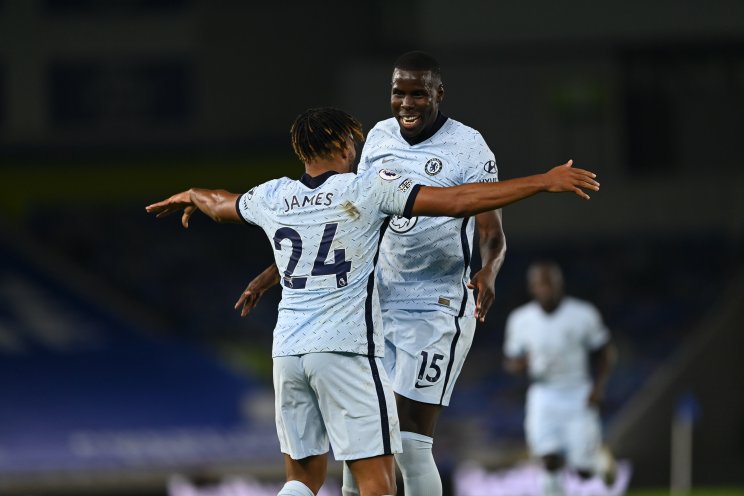 Джеймс и Зума празднуют гол в ворота Брайтона