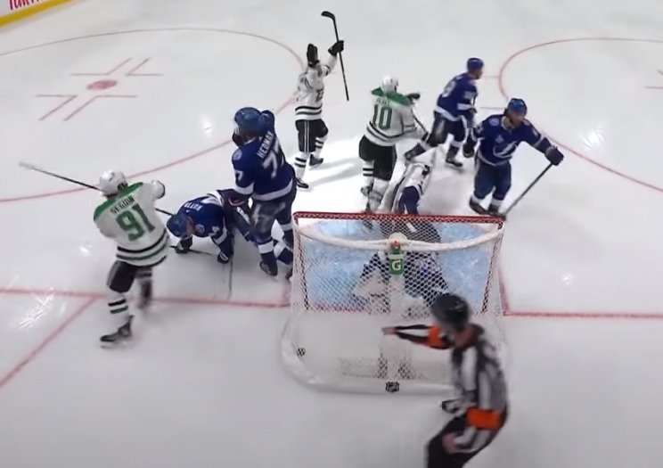 «Даллас» вырвал победу во 2-м овертайме и отложил чемпионство «Тампы» (Видео)