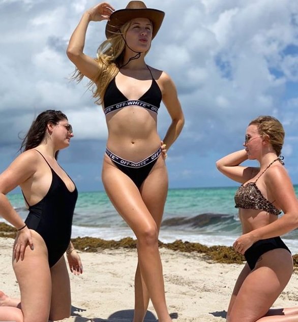 Эжени Бушар: умопомрачительные фото в купальнике (Инстаграм)