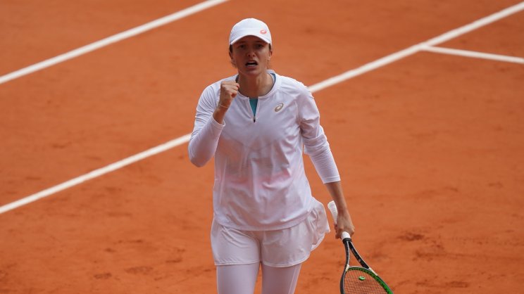 Свентек впервые выиграла «Ролан Гаррос», одолев Кенин (Видео)