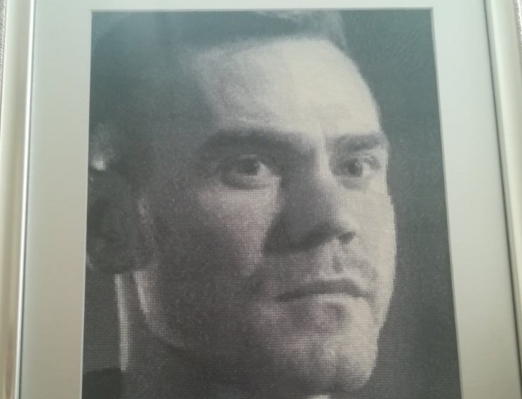 Фанатка Игоря Акинфеева полгода вышивала портрет вратаря (Фото)