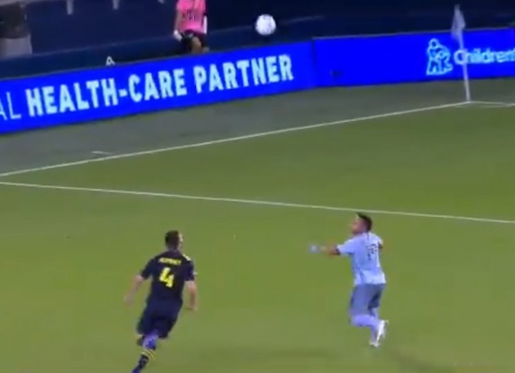 Уртадо из МЛС забил гол-красавец в стиле Ван Бастена (Видео)