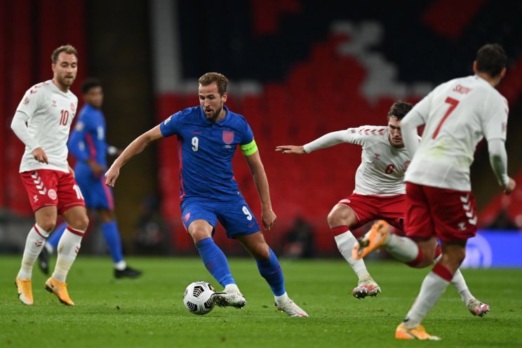 Кейн в окружении датчан