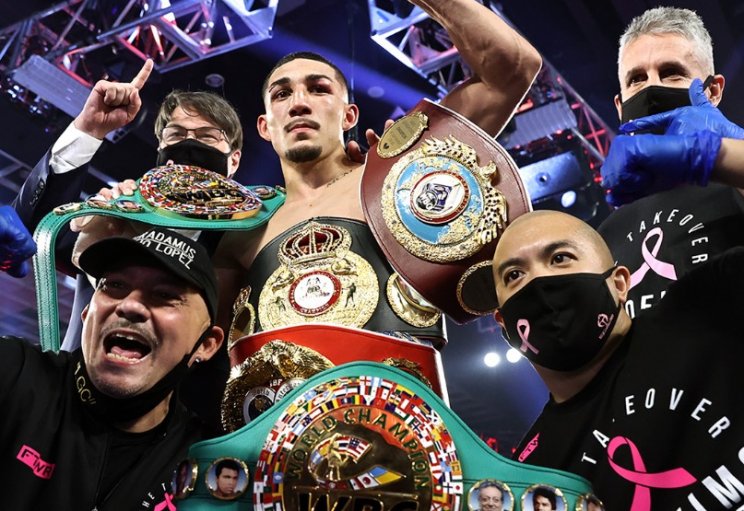Ломаченко проиграл Лопесу сразу 3 пояса - WBC, WBA и WBO (Видео) Ломаченко проиграл Лопесу сразу 3 пояса - WBC, WBA и WBO (Видео)