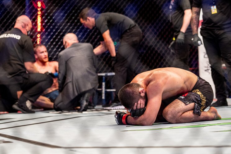Хабиб победил Гэтжи (+29-0) и объявил о завершении карьеры (UFC 254, Видео) Хабиб победил Гэтжи (+29-0) и объявил о завершении карьеры (UFC 254, Видео)