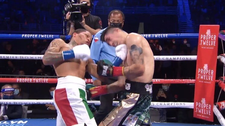 Дэвис левым апперкотом нокаутировал Санта Круса в титульном поединке (Видео) Дэвис левым апперкотом нокаутировал Санта Круса в титульном поединке (Видео)