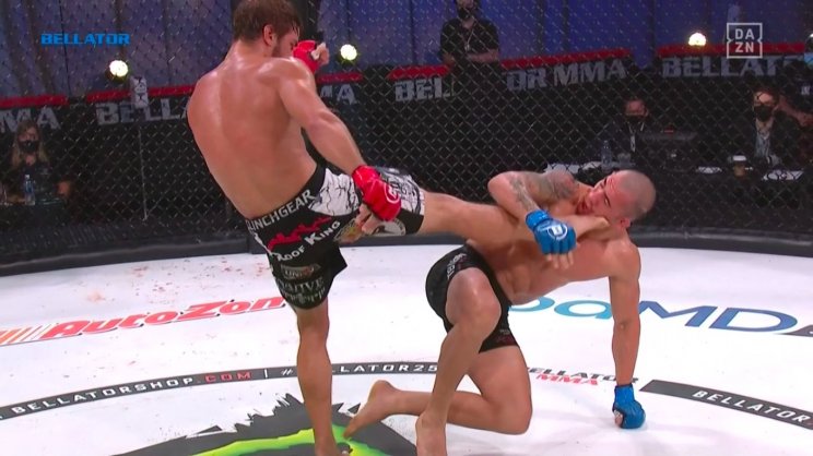 Дерек Андерсон ногой нокаутировал Моту - удар признали разрешенным (Беллатор)