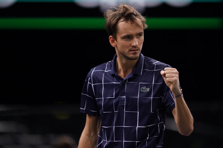 Медведев разгромил Шварцмана и вышел в полуфинал «Мастерса» в Париже