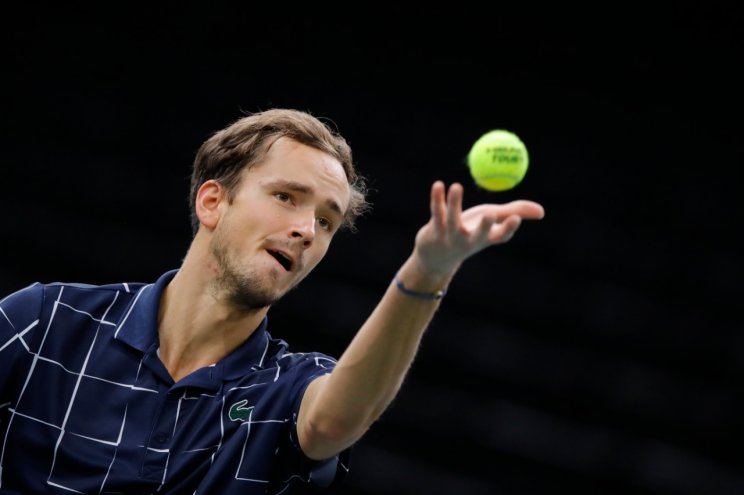 Медведев выиграл «Мастерс» в Париже, одолев в 3-х сетах Зверева (Видео)