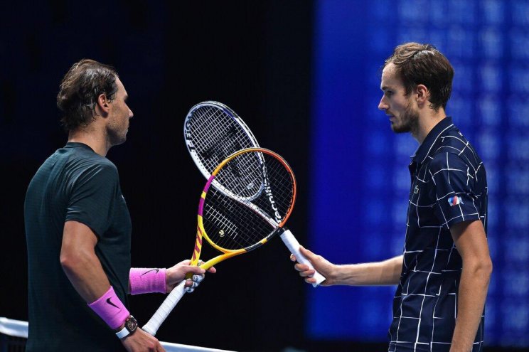 Надаль не смог подать на матч - Медведев в финале ATP Finals (Видео) Надаль не смог подать на матч - Медведев в финале ATP Finals (Видео)