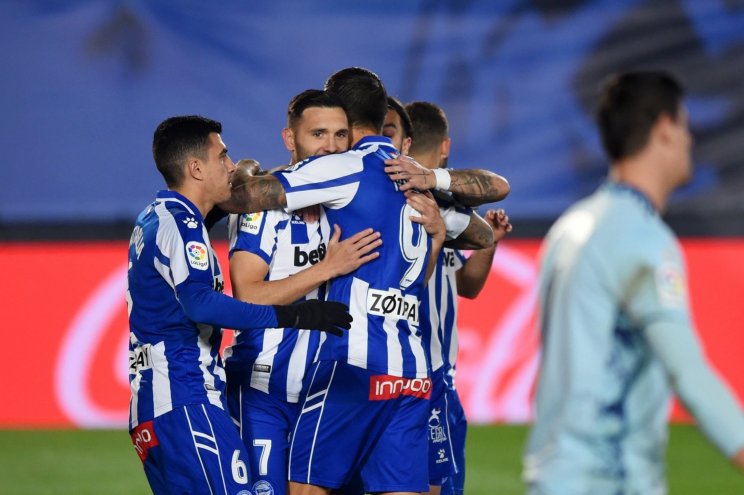 «Реал» неожиданно проиграл дома «Алавесу» (голы, обзор матча)