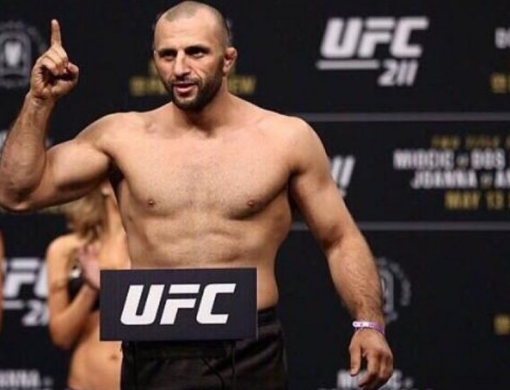 Боец UFC Антигулов подрался на дагестанской свадьбе (Видео) Боец UFC Антигулов подрался на дагестанской свадьбе (Видео)