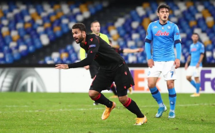 Виллиан Жозе забивает гол в ворота Наполи