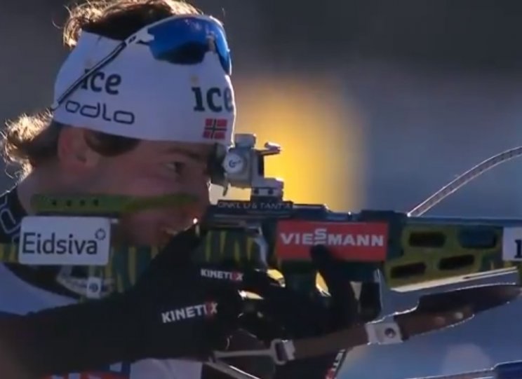 Норвежцы взяли весь подиум в спринтерской гонке по биатлону (Хохфильцен)