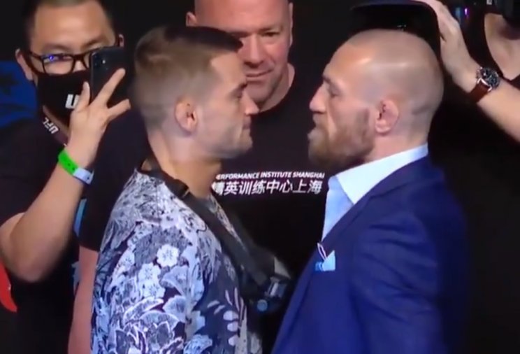 Макгрегор и Порье пожали руки на «дуэли взглядов» (Видео)