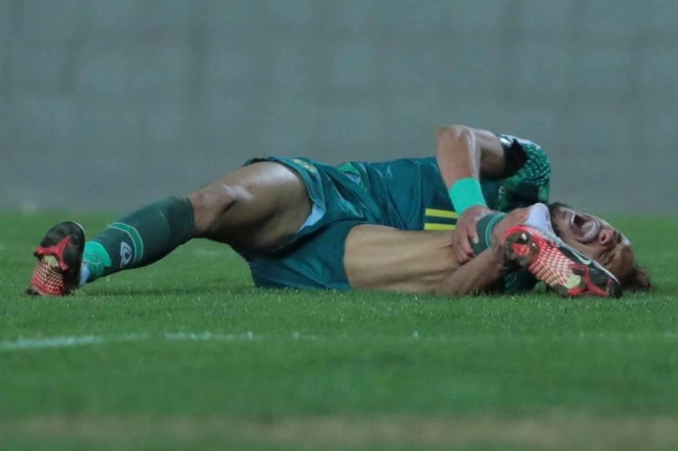 Страшный перелом ноги случился в чемпионате Ирака по футболу