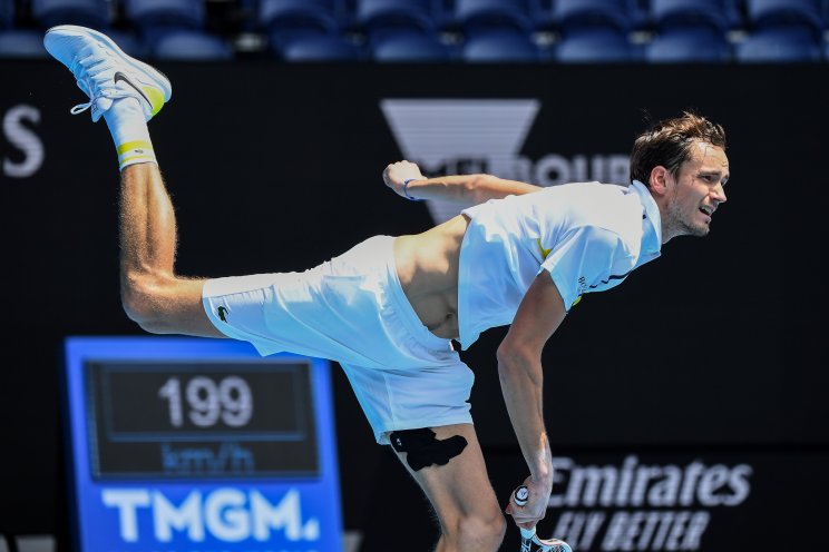 Медведев едва не проиграл на Австралиан опен, ведя 2-0 по сетам с Краиновичем
