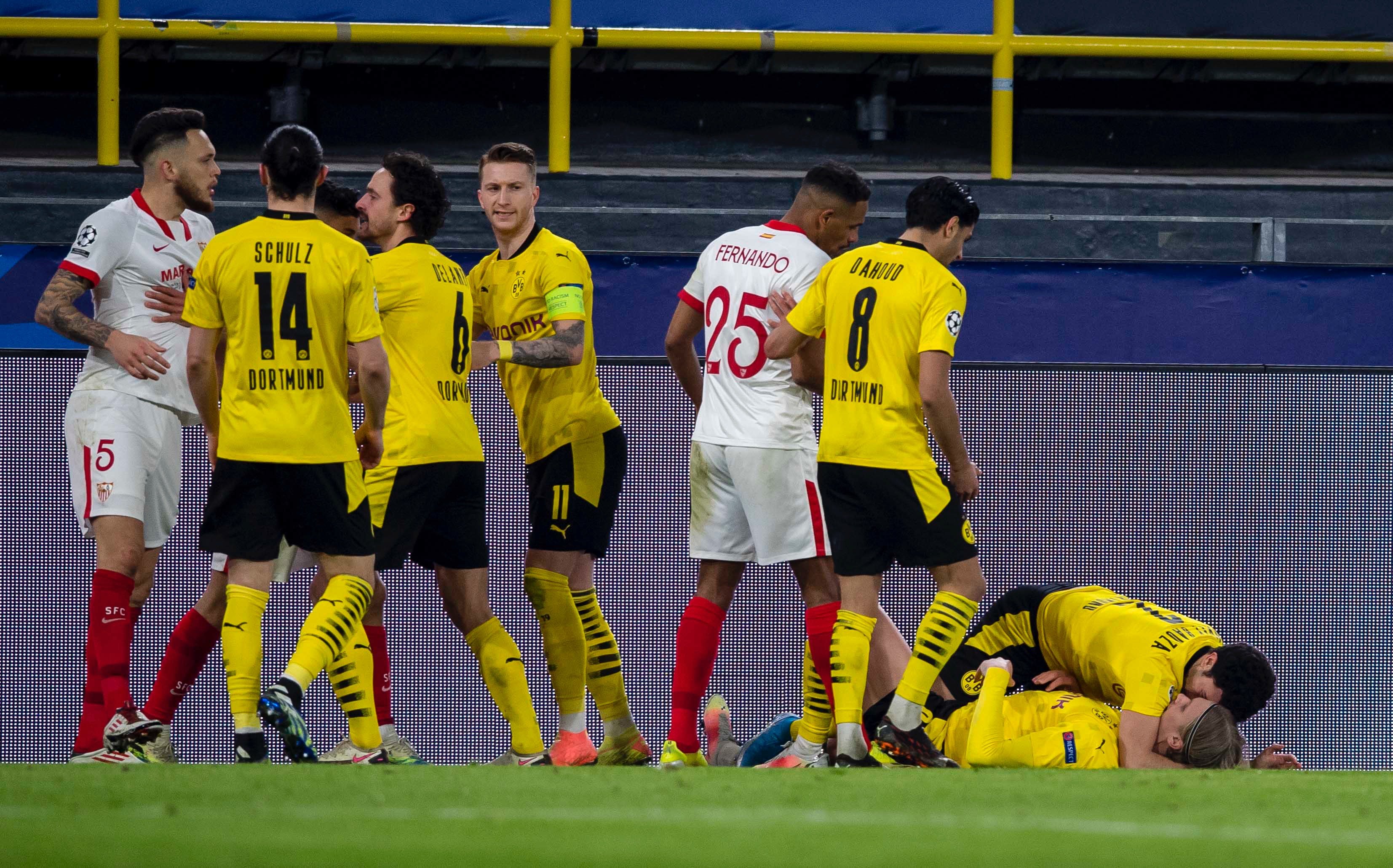 Как вчера сыграла боруссия. Севилья боруссия дортмунд. borussia vs sevilla. севилья боруссия 1-4. севилья боруссия фото.