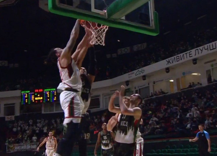 УНИКС обыграл «Локомотив-Кубань» в 1-м матче 1/4 финала Еврокубка УНИКС обыграл «Локомотив-Кубань» в 1-м матче 1/4 финала Еврокубка