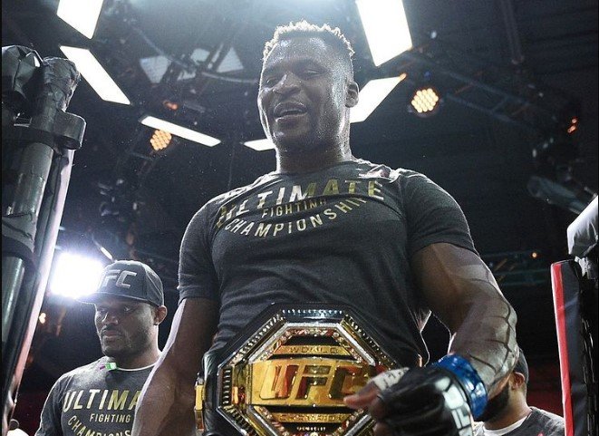 Нганну отобрал у Миочича титул чемпиона UFC в тяжелом весе (Видео)