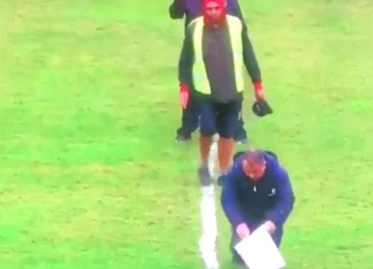 В чемпионате Уругвая пришлось вручную делать разметку - вышло не очень