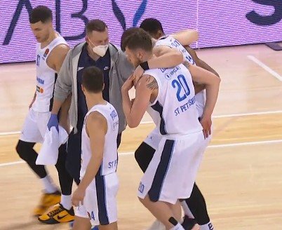«Зенит» сенсационно выиграл у «Барселоны» в 1-й игре 1/4 финала (Евролига) «Зенит» сенсационно выиграл у «Барселоны» в 1-й игре 1/4 финала (Евролига)