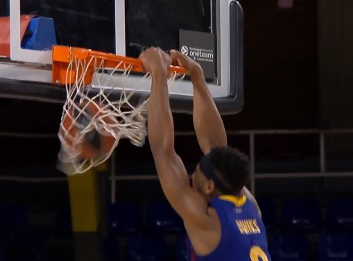 «Зенит» сенсационно выиграл у «Барселоны» в 1-й игре 1/4 финала (Евролига) «Зенит» сенсационно выиграл у «Барселоны» в 1-й игре 1/4 финала (Евролига)