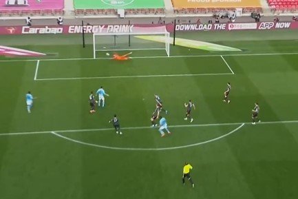 Гол Лапорта принес «Ман Сити» победу в Кубке английской лиги (Видео) Гол Лапорта принес «Ман Сити» победу в Кубке английской лиги (Видео)