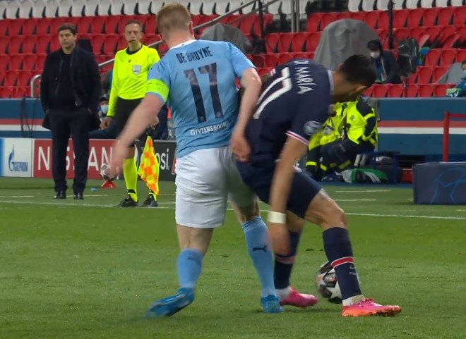 «Ман Сити» одержал волевую победу над «ПСЖ», забив 2 курьезных гола (Видео) «Ман Сити» одержал волевую победу над «ПСЖ», забив 2 курьезных гола (Видео)