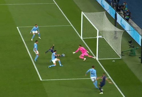 «Ман Сити» одержал волевую победу над «ПСЖ», забив 2 курьезных гола (Видео) «Ман Сити» одержал волевую победу над «ПСЖ», забив 2 курьезных гола (Видео)