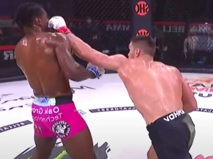 Немков защитил титул в полутяжелом весе против Дэвиса (Беллатор 257)