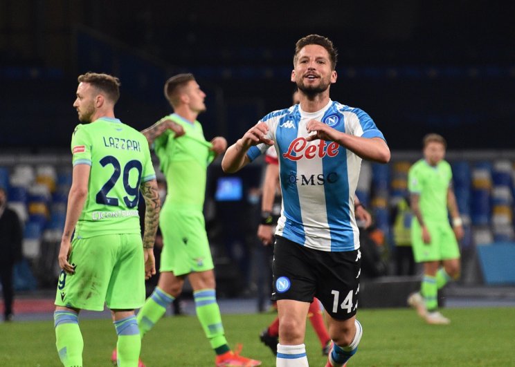 Мертенс празднует гол в ворота Лацио