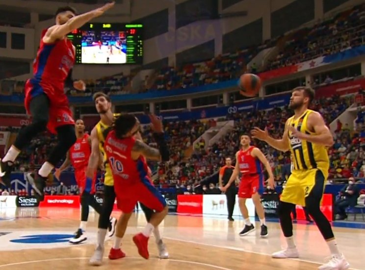 ЦСКА повторно обыграл «Фенербахче» в 1/4 финала Евролиги (Видео)