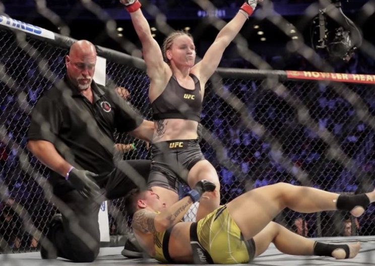 Шевченко в титульном поединке нокаутировала Андраде на UFC 261 (Видео)