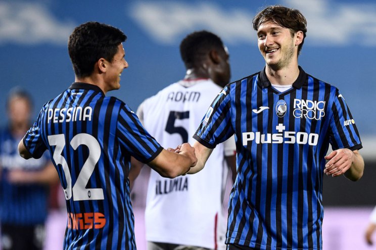 Миранчук празднует гол