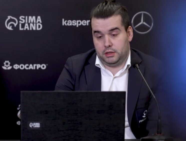 Шахматы: Непомнящий досрочно выиграл турнир претендентов