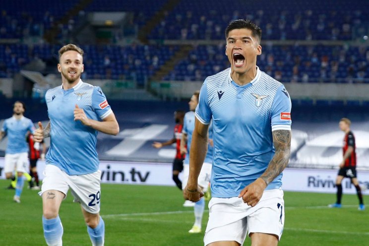 Корреа празднует гол в ворота Милана