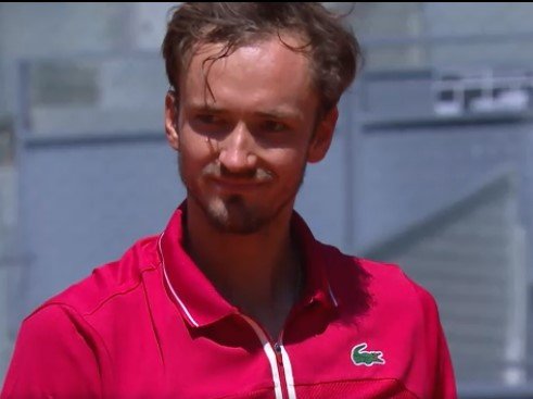 Медведев в 3-х сетах дожал Давидовича-Фокину и вышел в 1/8 финала «Мастерса» в Мадриде