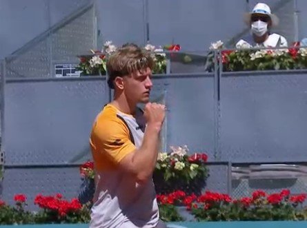 Медведев в 3-х сетах дожал Давидовича-Фокину и вышел в 1/8 финала «Мастерса» в Мадриде