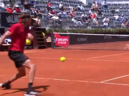 Рим, 1/4 финала: Циципас проиграл Джоковичу - не смог подать на матч Рим, 1/4 финала: Циципас проиграл Джоковичу - не смог подать на матч