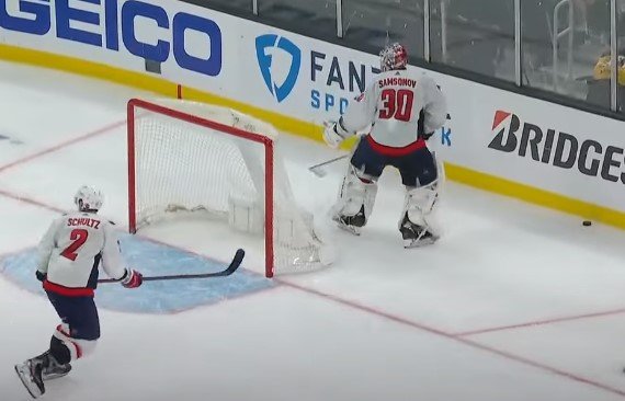 «Вашингтон» проиграл «Бостону»: Овечкин сломал клюшку и послал вратаря (Видео)