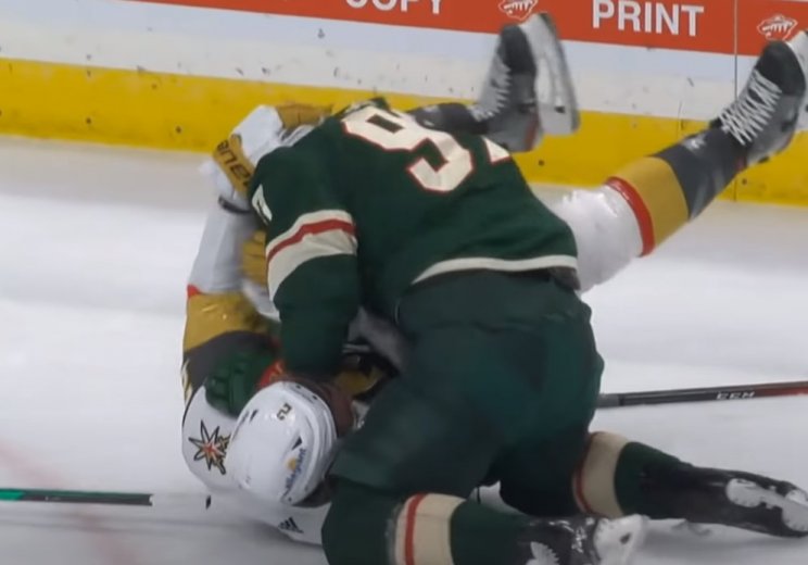 Капризов сделал дубль за 2 минуты и разбил сопернику нос (НХЛ, видео)