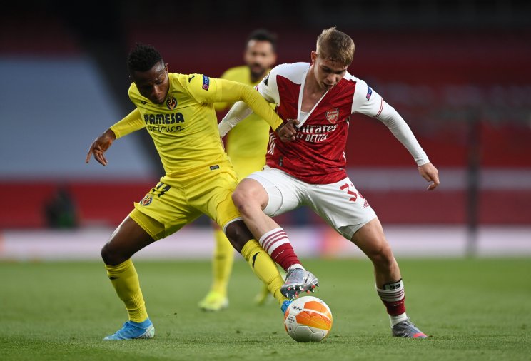 Борьба игроков Арсенала и Вильярреала