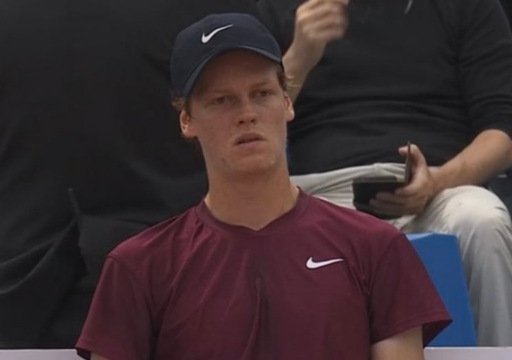 Синнер в 3-х сетах выбил Карацева с грунтового турнира в Лионе