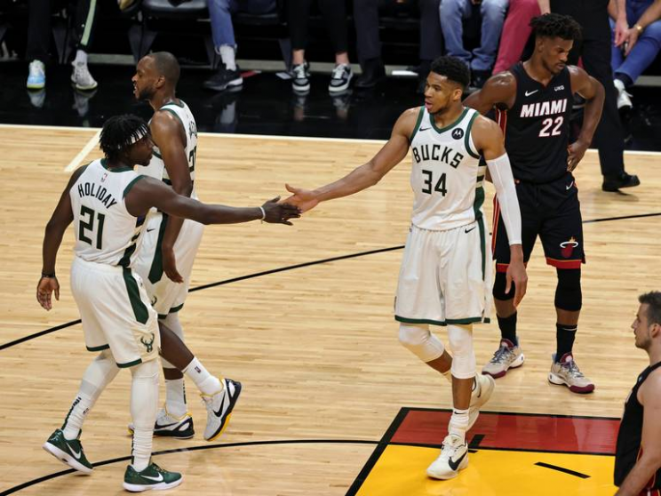 «Милуоки» в шаге от 1/4 финала НБА: повели 3-0 против «Майами» (Видео)