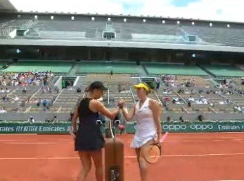 Павлюченкова дожала Азаренку: волевая победа и выход в 1/4 финала «РГ»